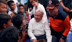 Indonésie : António Guterres au chevet des rescapés