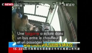 Chine : un bus tombe dans le fleuve