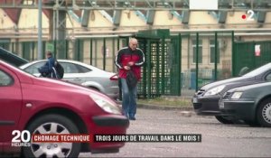 Des employés au chômage technique dans une usine Peugeot