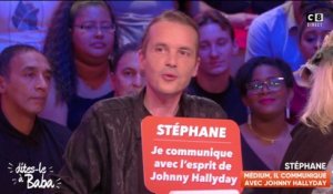 Cet homme communique avec l'esprit de Johnny Hallyday : il répond aux questions des chroniqueurs !