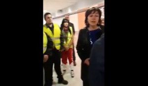 BEZIERS  - Carole Delga interpellée par les gilets jaunes à Béziers