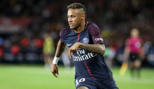 Neymar quitte le stade en boitant