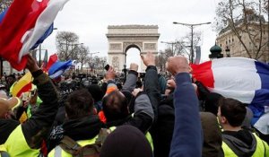 "Gilets jaunes" : journée sous tension en France