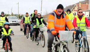 Une cinquantaine de gilets jaunes à bicyclette