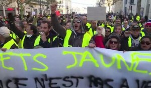 Gilets jaunes : quelle sortie de crise pour le gouvernement français ?
