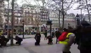 Gilets Jaunes : un manifestant touché par un tir de flash-ball à Paris