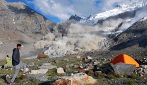 Une avalanche impressionnante filmée depuis un camp de bas en inde