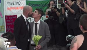 Brésil: des couples homosexuels se marient avant l’arrivée de Jair Bolsonaro au pouvoir