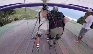Deux hommes ratent leur décollage en deltaplane