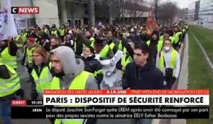 Mobilisation Des Gilets Jaunes Pour Lacte 17 à Paris