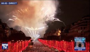 Nous sommes en 2019 ! Revivez le feu d'artifice tiré depuis l'Arc de Triomphe pour le passage à la nouvelle année