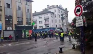 Affrontements entre manifestants et forces de l'ordre place des 4 Nations