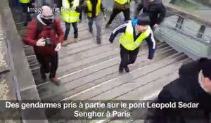 "Gilets jaunes": des gendarmes pris à partie à Paris