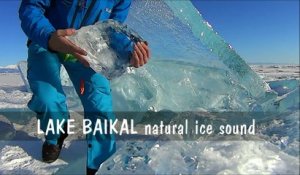 Il enregistre les sons que fait la glace sur le lac Baïkal en Russie ! Impressionnant