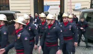 Explosion: cérémonie d'hommage aux pompiers morts rue de Trévise