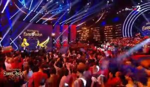 Les images du plateau de l'émission de France 2 sur l'Eurovision envahi par des manifestants en direct ce soir
