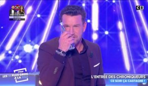 Benjamin Castaldi présente les chroniqueurs façon combat de boxe... Et se prend un coup de poing !