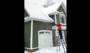 Avalanche d'un toit de maison.. tellement bon cette neige qui tombe !