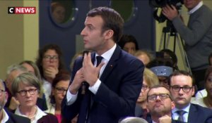 Emmanuel Macron face à 300 élus à Evry-Courcouronnes