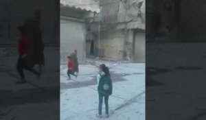 Images de destructions, dans le quartier rebelle Al-Fardous, à Alep-Est