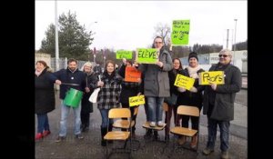 Bourgoin-Jallieu : une trentaine d’enseignants en grève devant le lycée Jean-Claude Aubry