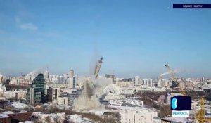 Une Tour de 220m démolit en pleine ville en russie. Impressionnant