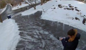 Verglas : il dévale son allée de jardin et termine sur la route !