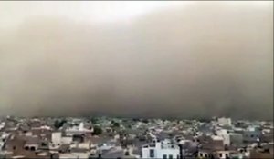 Une tempête de sable surpuissante touche l'inde... Impressionnant