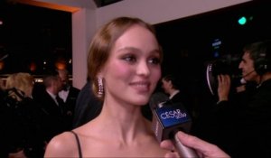 Laurent Weil interviewe Lily-Rose Depp sur le tapis rouge - César 2019
