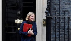Brexit : trois ministres de May demandent un report
