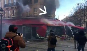 "Gilets jaunes" : l'incendie du Fouquet's a-t-il été déclenché par une grenade lacrymogène ?
