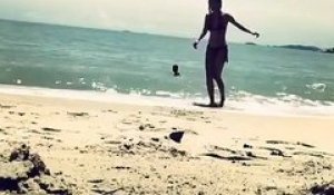 Quand ton iPhone sur la plage se fait emporter par une vague... Adieu