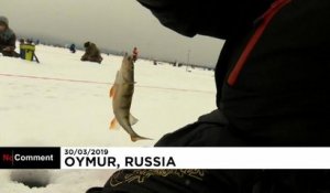 Concours de pêche sur le lac Baïkal gelé