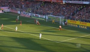 28e j. - Lewandowski manque le but de la victoire face à Fribourg