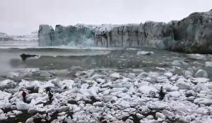 Des touristes en paniquent quand un glacier s’effondre sous leurs yeux en Islande