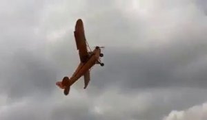 Ce pilote réussi à poser son avion en pleine tempête... Incroyable