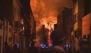 Au Pérou, une partie du centre historique de Lima part en fumée
