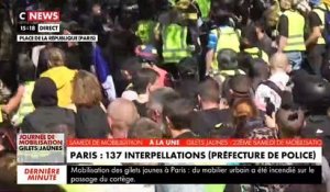 Gilets jaunes: La vitrine d’un magasin Go Sport, situé place de la République à Paris, attaquée par certains casseurs et pilleurs cagoulés