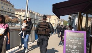 Les forces de l ordre se positionnent pour empêcher les manifestants d entrer en centre-ville