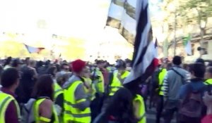 "Gilets jaunes": suite des heurts place de la République à Paris