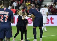 PSG - Monaco : les footballeurs rendent hommage à Notre-Dame