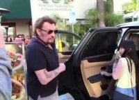 Johnny Hallyday pilote automobile : une voiture du chanteur vendue à prix d'or