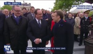 Emmanuel Macron a serré la main de François Hollande, un échange bref avec l'ancien président