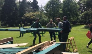 Un banc géant tout neuf au jardin des plantes