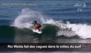 Bali: un jeune Indonésien bat la star du surf Medina