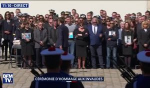 Emmanuel Macron salue les familles des militaires tués