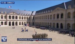 Hommage aux soldats tués au Burkina Faso: le drapeau quitte la cour des Invalides