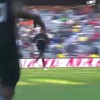 Football : quand un joueur se fait plaisir avec une série de dribbles complètement inutile