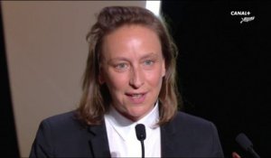 Céline Sciamma reçoit le prix du scénario  pour le film Portrait de la Jeune Fille en Feu - Cannes 2019