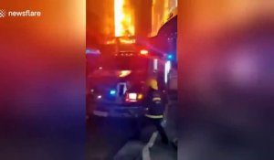 Incendie spectaculaire dans gratte-ciel de 210 m de haut (Chine)